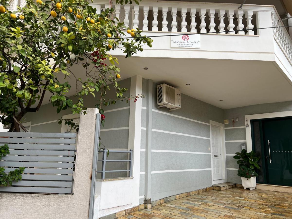 Apartments&Studios ARDIAN-MANDI Sarande Bagian luar foto
