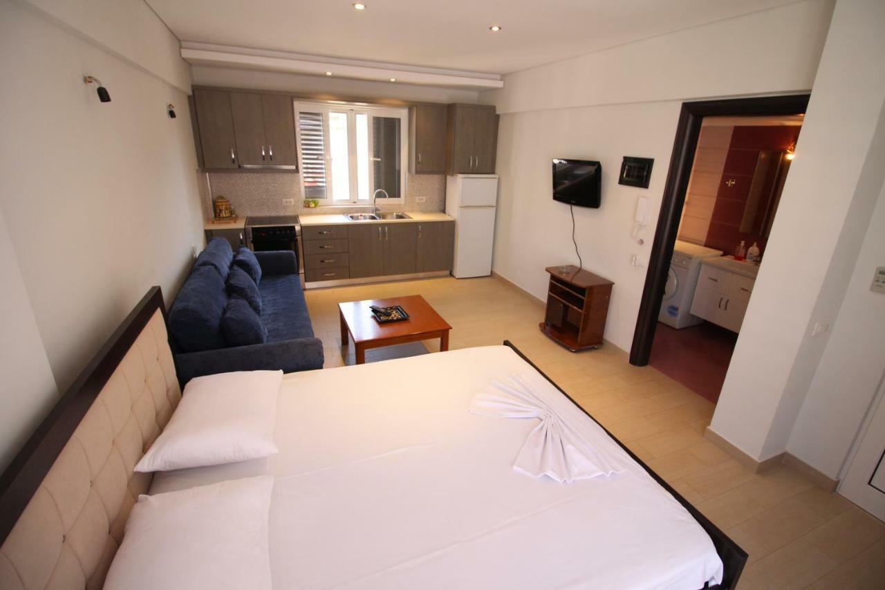 Apartments&Studios ARDIAN-MANDI Sarande Bagian luar foto